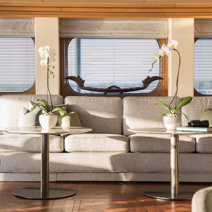 Aqua-Blu-Saloon-1