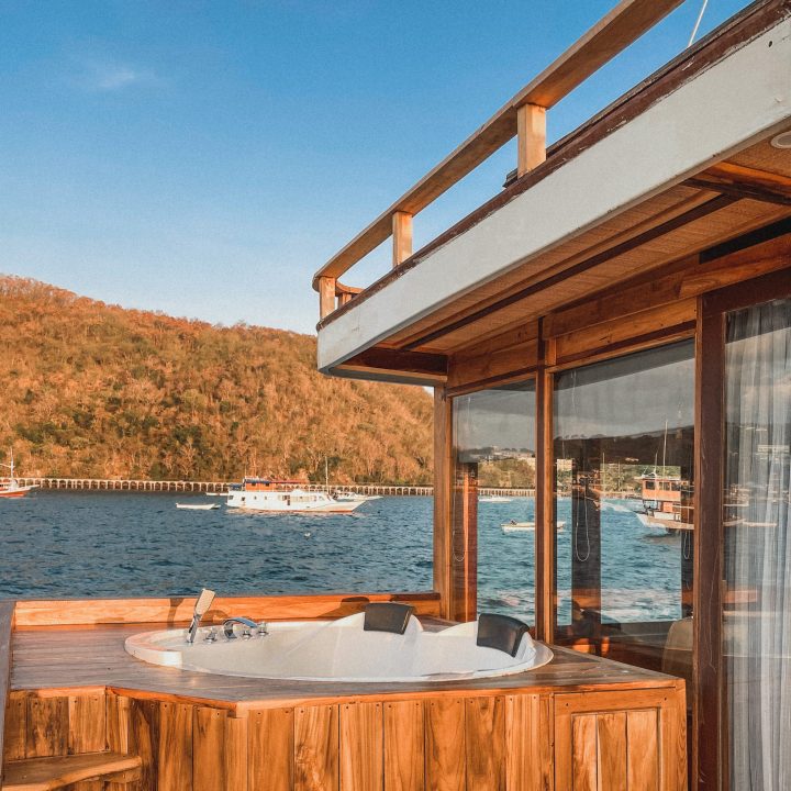 MISOOL BALCONY WITH JACUZZI