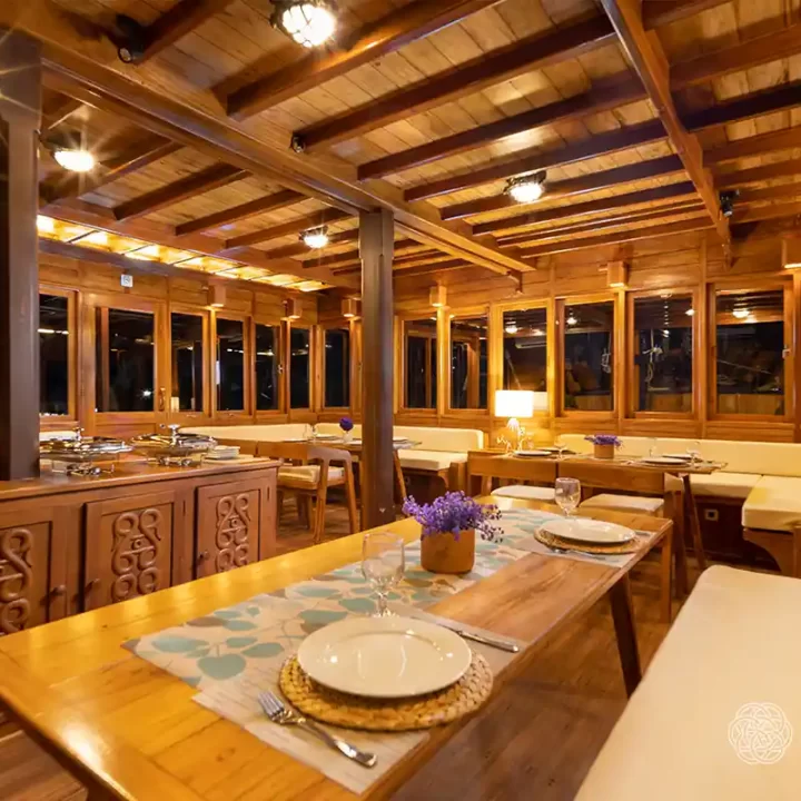 Malailo-Phinisi-Dining-Area-2-1